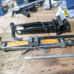 car jack and wheel brace