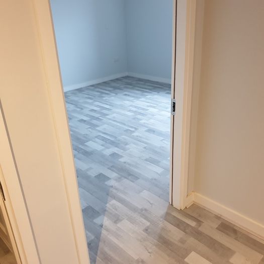 Laminate flooring service