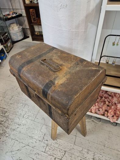Small Antique Tin steamer trunk