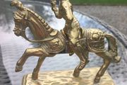 1950s solid brass Knight on a horse, collectible, D18 post 10e