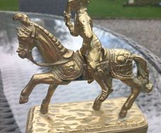 1950s solid brass Knight on a horse, collectible, D18 post 10e