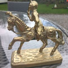 1950s solid brass Knight on a horse, collectible, D18 post 10e
