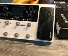 MOOER GE150 Max Multiple Effects guitar platform