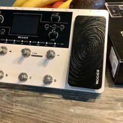 MOOER GE150 Max Multiple Effects guitar platform