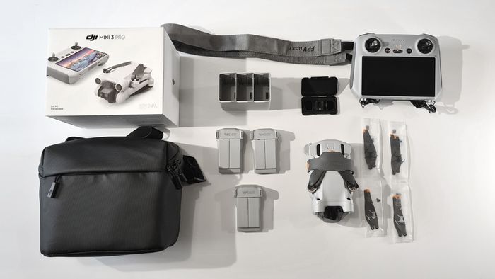 DJI Mini 3 Pro Drone + Fly More Combo