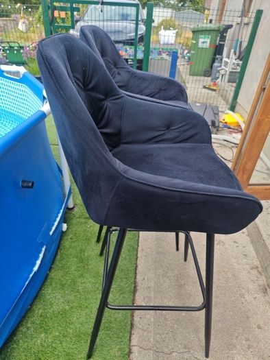 2x bar chairs