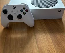 Xbox series S and controller