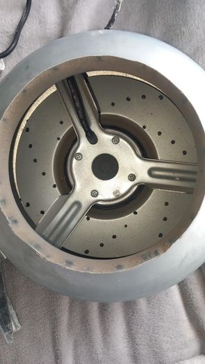 Range hood with an axial duct fan
