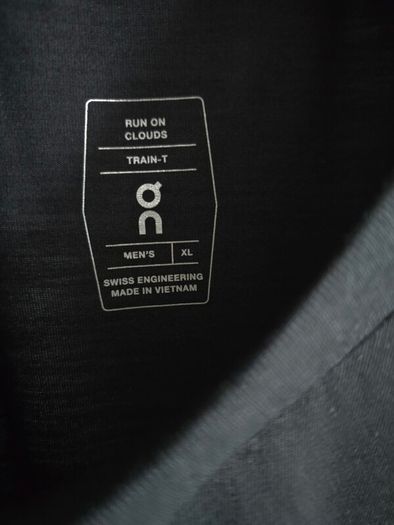 On Cloud tshirt XL