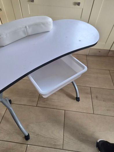 Nail table