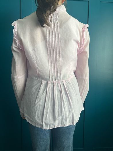Vintage style pink blouse. Size M