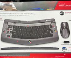 Microsoft Wireless Entertainment Desktop 7000