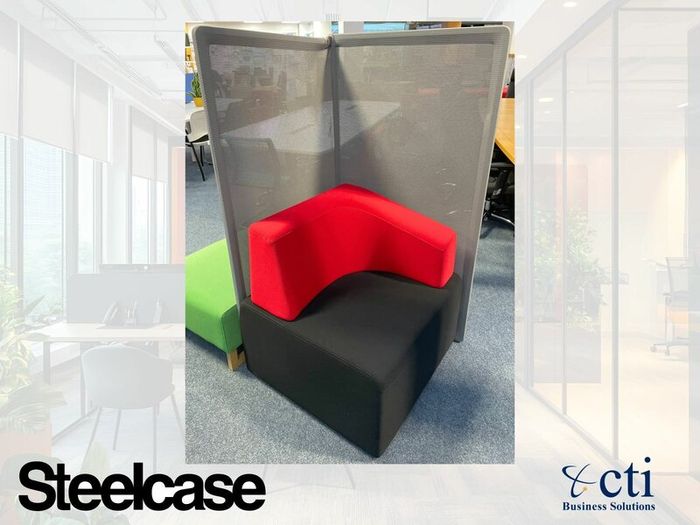4 X Steelcase B Free Lounge Chairs & Screens