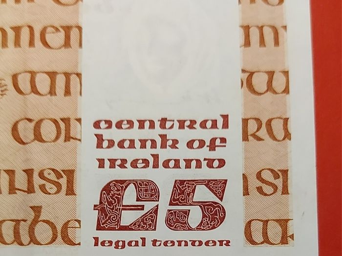 Irish 1979 "Scotus"  Five pound banknote in A/Unc condition