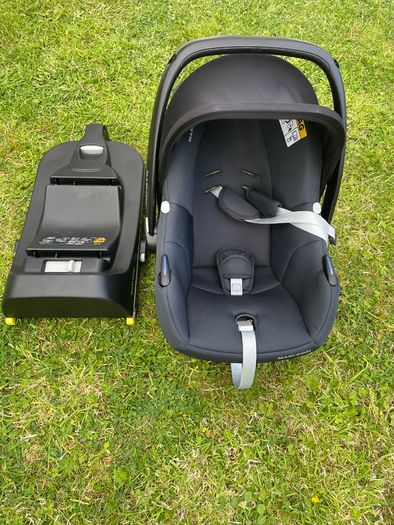 Maxi-Cosi CabrioFix i-Size Car Seat + inserts+ ISOFIX Base