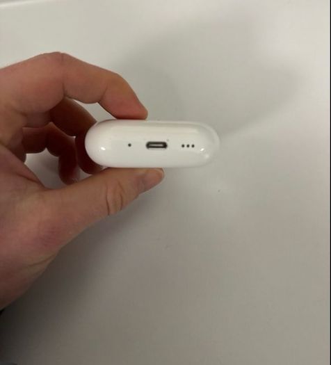 AirPods Pro 3 (2025) charging case