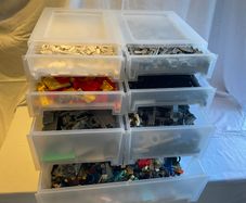 Lego - approx 8kg of Lego pieces in drawer storage unit