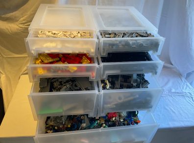 Lego - approx 8kg of Lego pieces in drawer storage unit