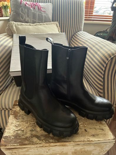 Brand new Eryn  Paris Chunky ladies  boots Size 39 Uk 6