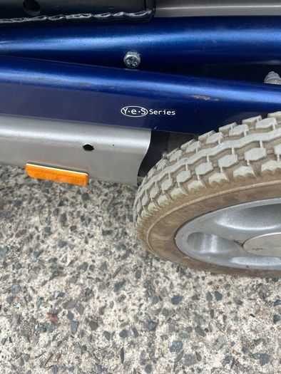 Electric wheelchair