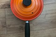 Le Creuset Cast Iron Saucepan with Wooden Handle Lovely genuine signature Volcanic colour size 18