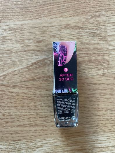 Isa Dora Graffiti Nail Top