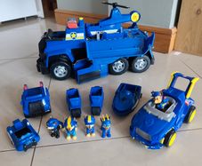 Paw patrol Chase truck, vehicles and figures