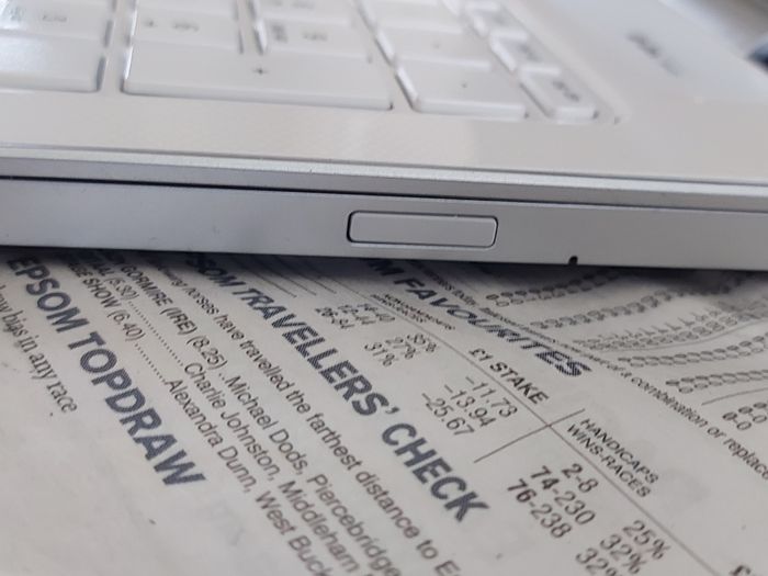 HP Pavilion 15.6 inch Laptop,Model 15-n098sa,  Intel Core i5-4200U CPU, 2.3GHz, 8GB Ram, 1 Terrabyte HDD, Windows 10, Microsoft Edge, Chrome and VLC