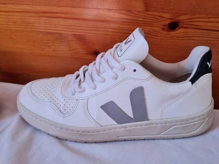 Veja v10 cwl Oxford grey Size 6 eu 39 white leather in excellent condition