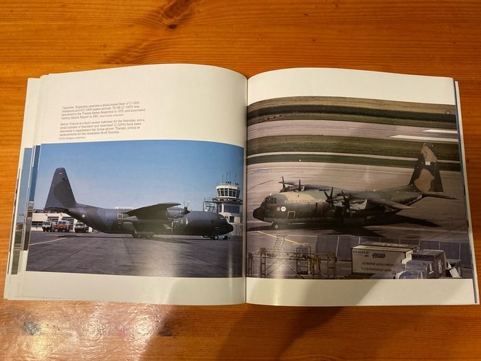 Military aircraft book:'Hercules.The C130 In Service'