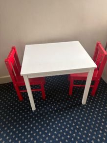 Kids table and chairs