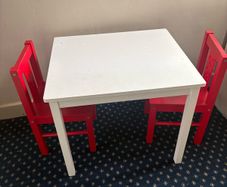 Kids table and chairs