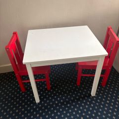 Kids table and chairs