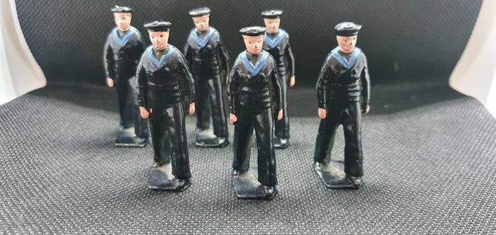 Rare and hard to find Vintage Early Britain's Hand Painted Lead Toy Soldiers (1940's) 6 Marching Sailors