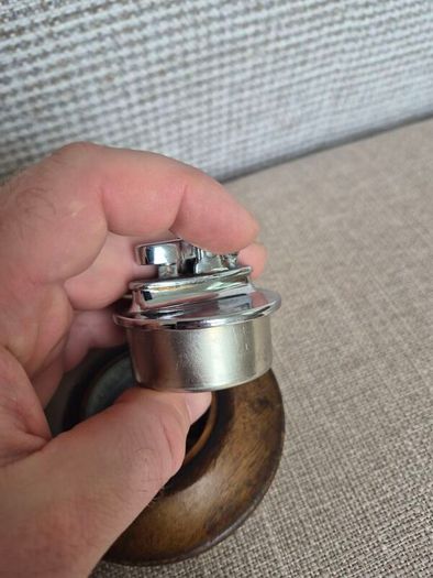 Rolstar Table Lighter with very pleasing wooden base holder