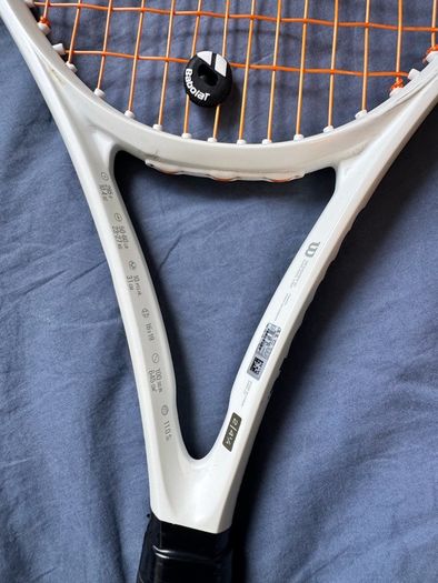 Wilson Clash 100 V2 Tennis Racket