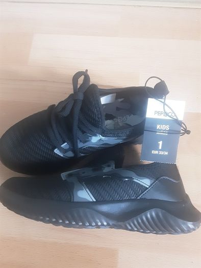 Trainers/Boys Lightweight Trainers  .. Size: 1 UK  ..  33/34 EU .. REDUCED PRICE