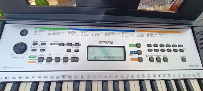 YAMAHA YPT 255 Keyboard with stand for sale