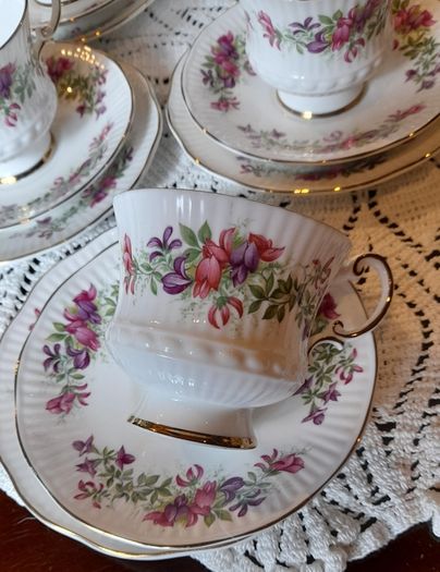 Vintage "Elizabeth " fuchsia tea set