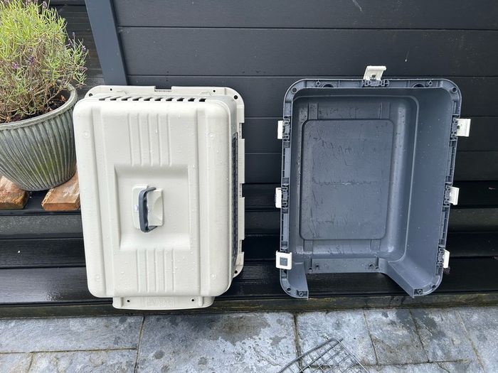 Dog transport box