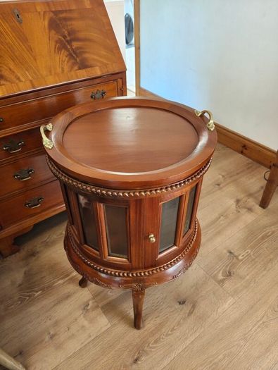 drinks cabinet