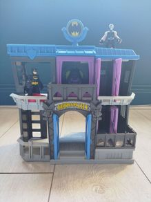 Imaginext DC Super Friends Gotham City Jail Playset - batman
