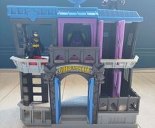 Imaginext DC Super Friends Gotham City Jail Playset - batman