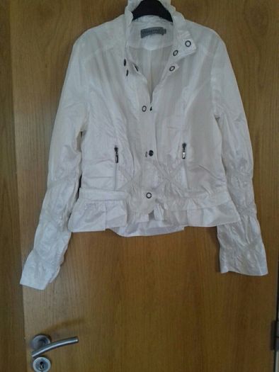 ladies light  Summer coat (brand new)..