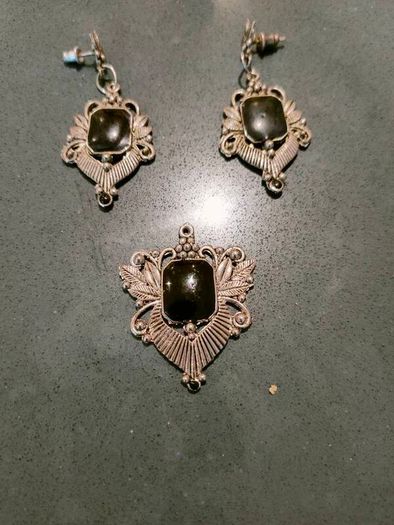 Vintage jewellery set