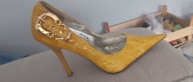 yellow snake print high heels size UK 3