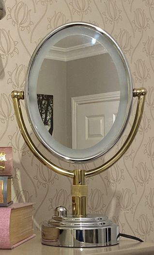 Revlon magnifying light Mirror