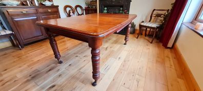 Victorian Mahogany Dining Room Table