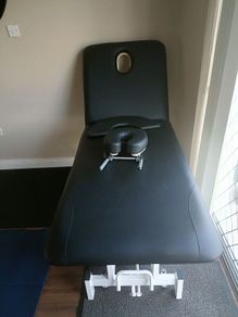Electric therapy table