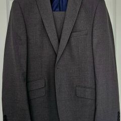 Like new M&S wool suit, luxury tailored fit, 38S and 32S